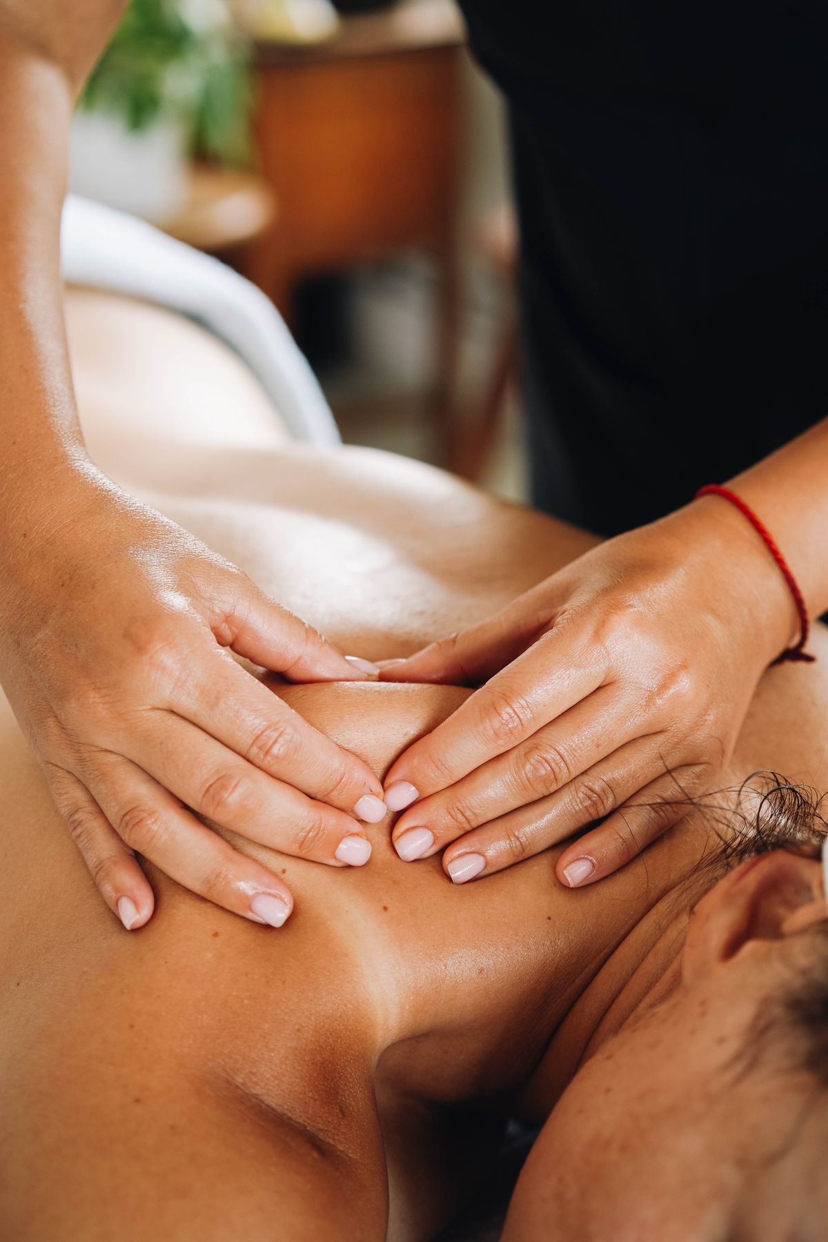 Bao lâu sau sinh thì massage được? Sinh thường và sinh mổ