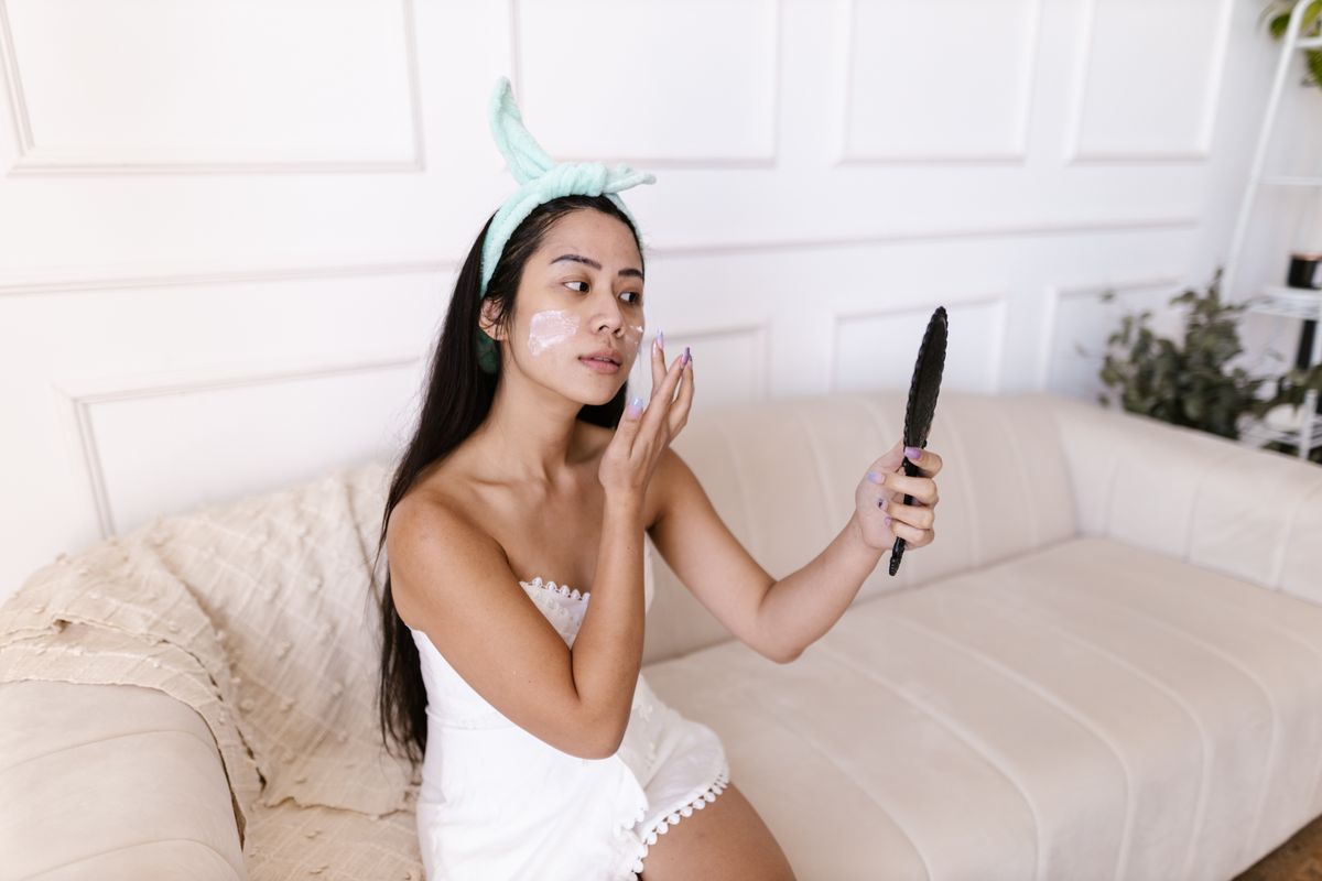 Nám sạm sau sinh: nguyên nhân nội tiết và cách chăm da an toàn