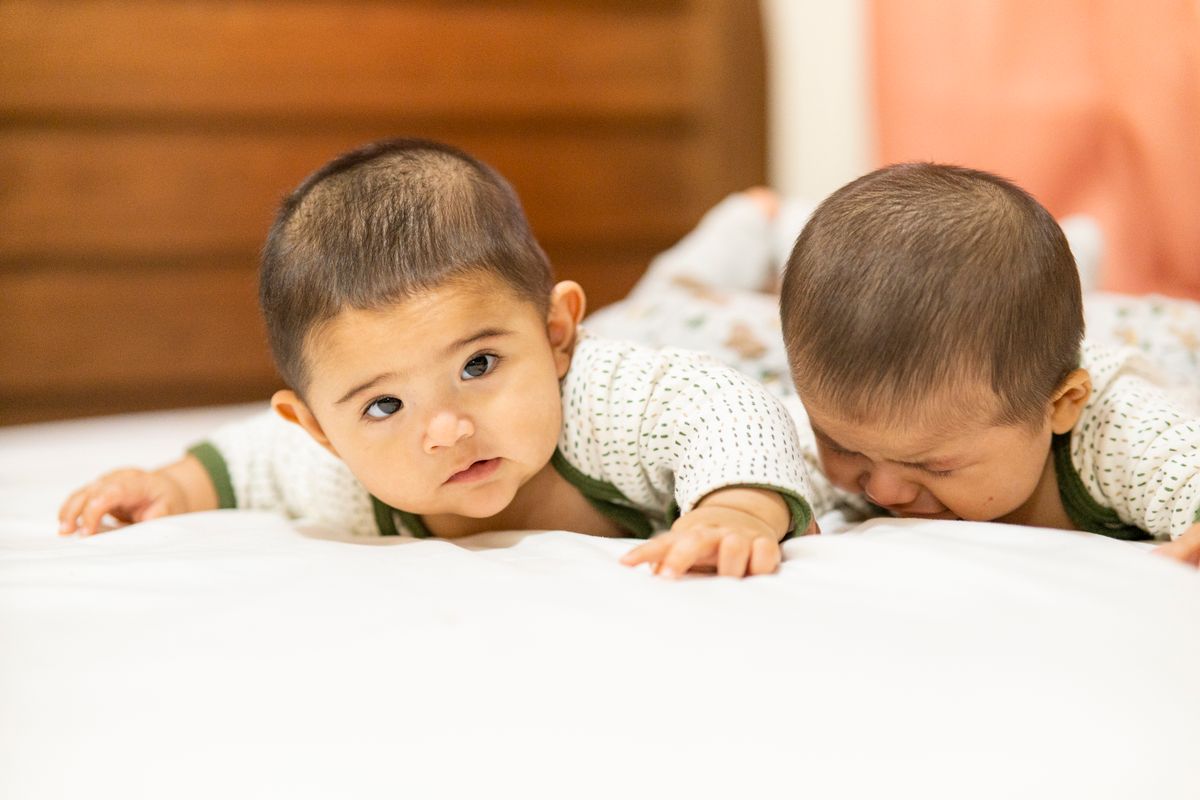 Chăm sóc mẹ sinh đôi cần chuẩn bị gì để đỡ vất vả nhất?