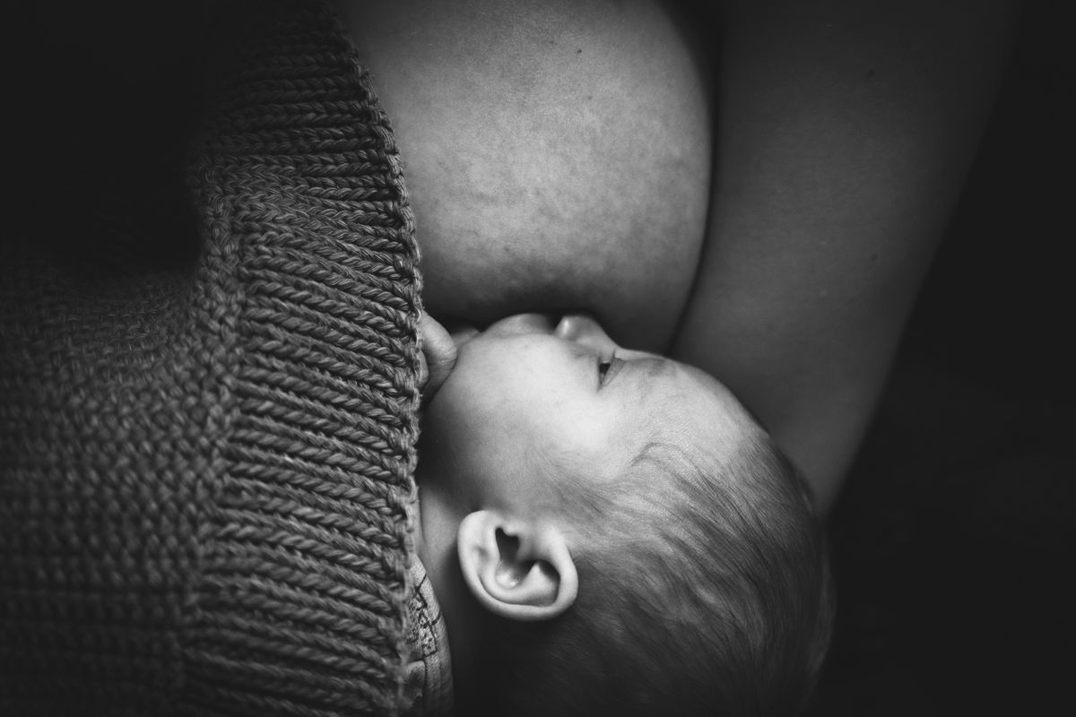 Chăm sóc bầu ngực sau sinh: chống chảy xệ, giữ dáng, lợi sữa