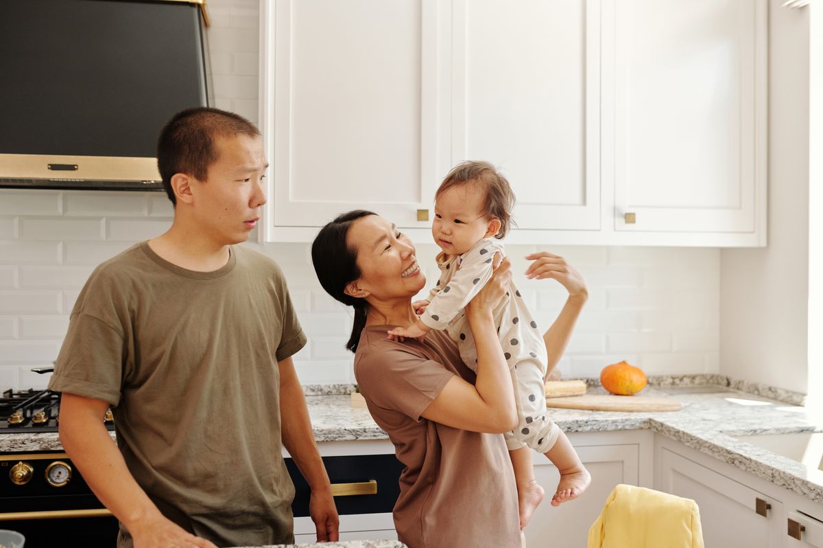Chồng tặng vợ gói chăm sóc sau sinh: món quà thiết thực nhất