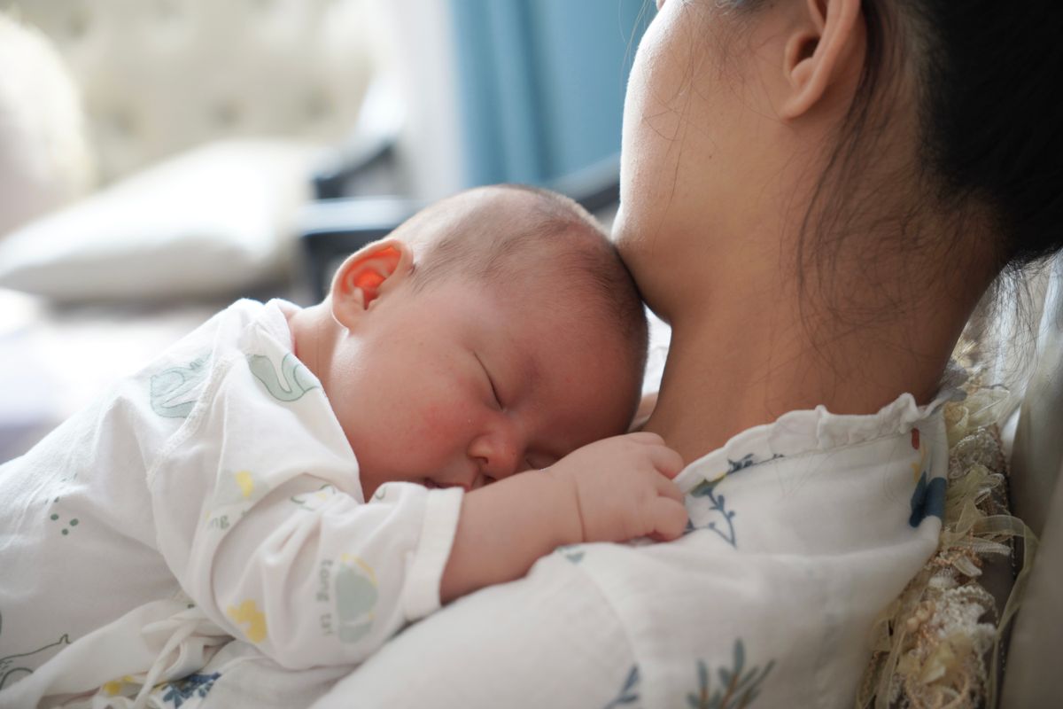 Bơi thủy liệu giúp bé tiêu hóa tốt, ngủ sâu: cơ chế và cách nhận biết