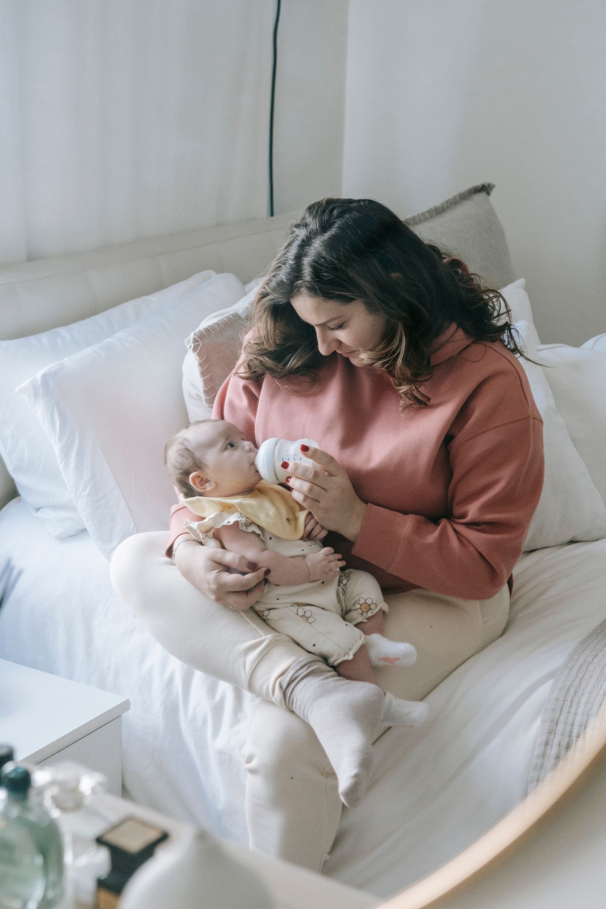 Mẹ đi làm vẫn duy trì sữa mẹ: kế hoạch hút và trữ sữa chuẩn