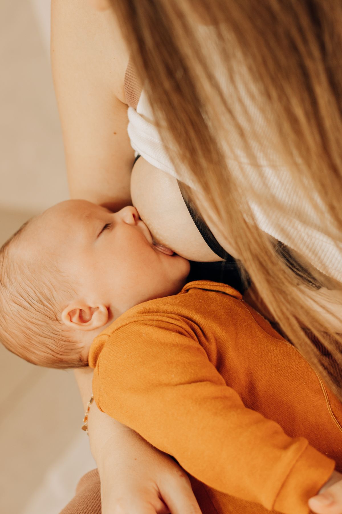 Tắc tia sữa nên chườm nóng hay chườm lạnh? Hướng dẫn đúng cách