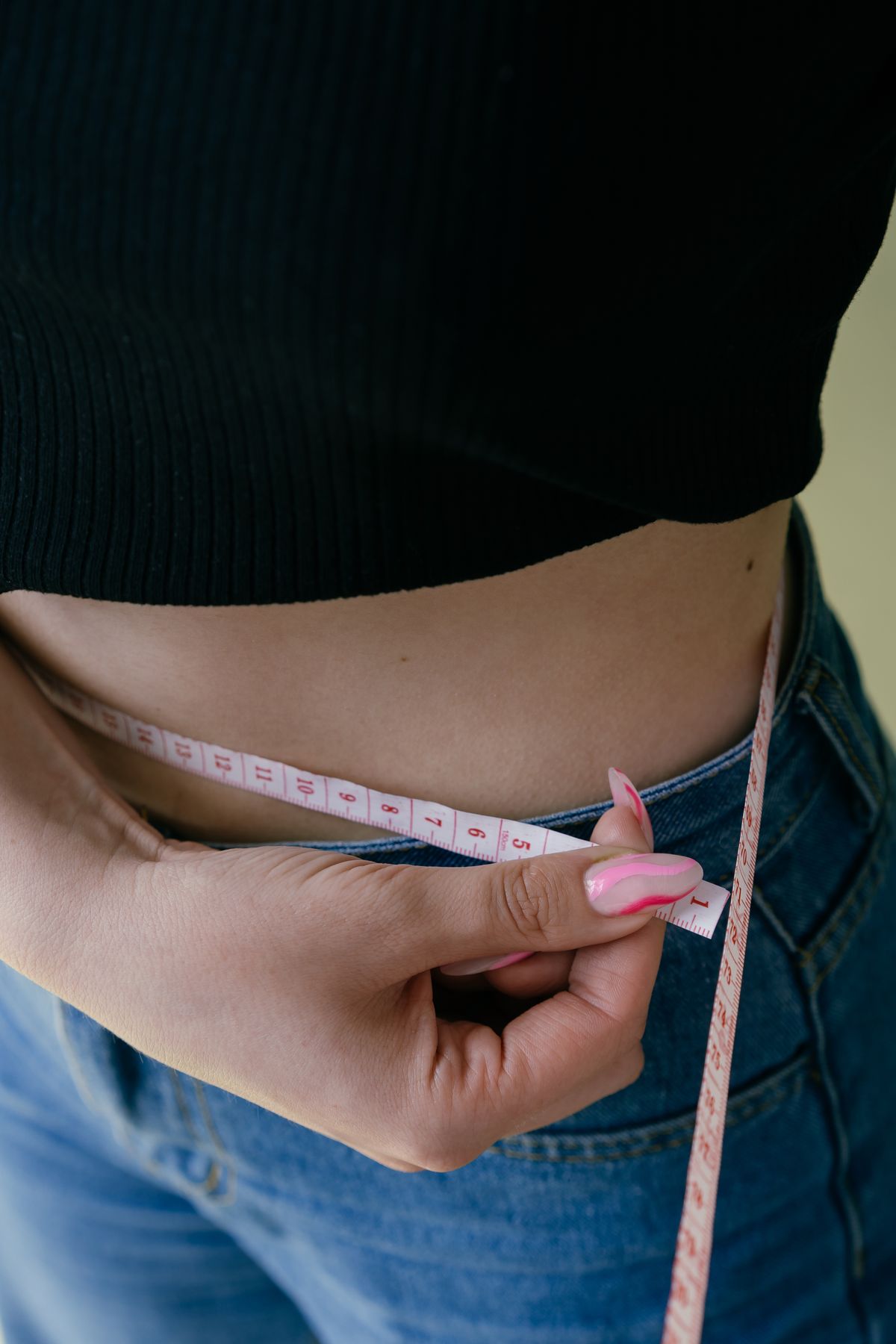 Tách cơ bụng sau sinh (diastasis recti): tự kiểm tra và xử lý