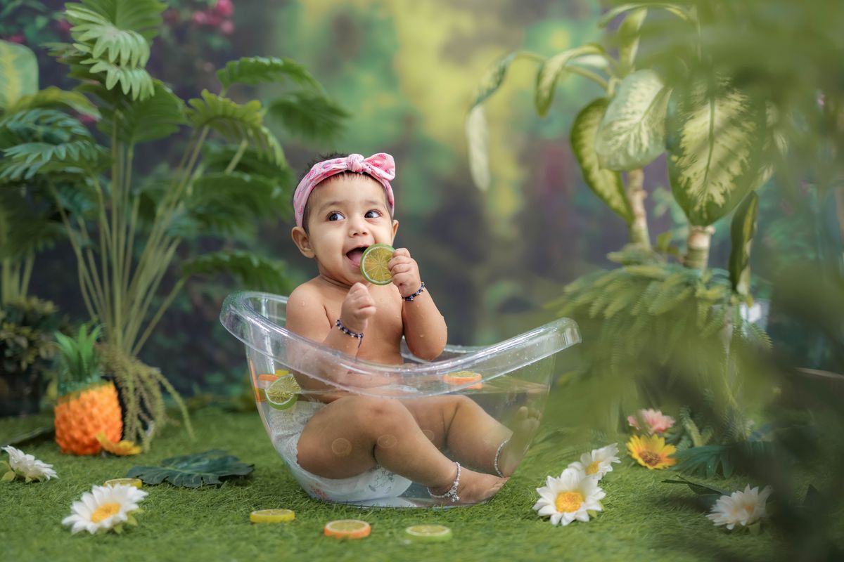 Tắm bé bằng lá trà xanh có tốt không? Lợi ích và rủi ro thật