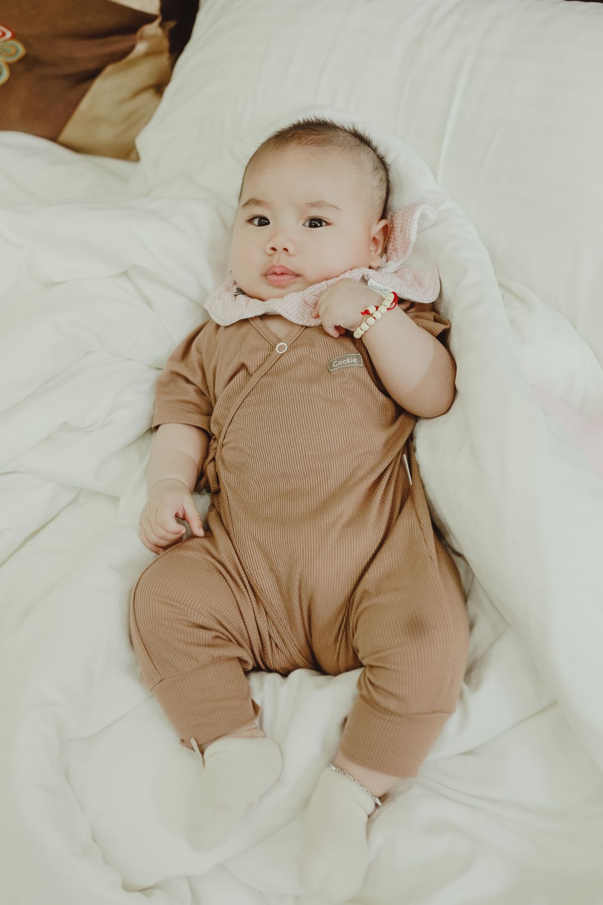 Tưa lưỡi ở trẻ sơ sinh: phân biệt với cặn sữa và cách rơ lưỡi đúng