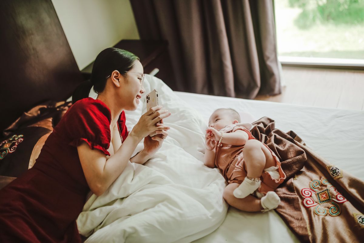 Wonder week: tuần khủng hoảng khiến bé quấy khóc, bám mẹ là gì?